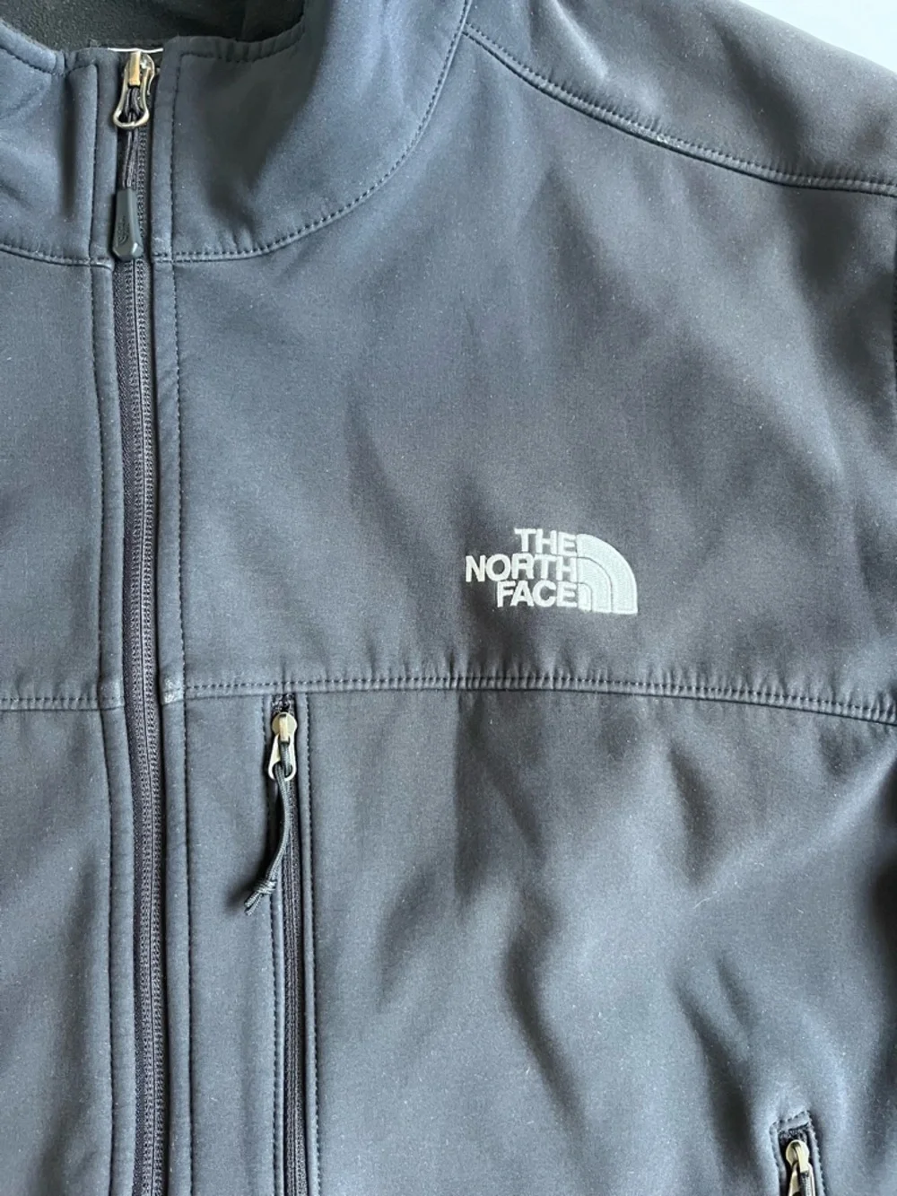 The North Face Men's Dark black Zip-Front Softshell Jacket